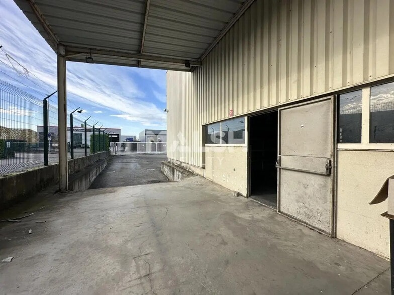 Local d’activités dans Genas à louer - Photo intérieure – Image 2 sur 2