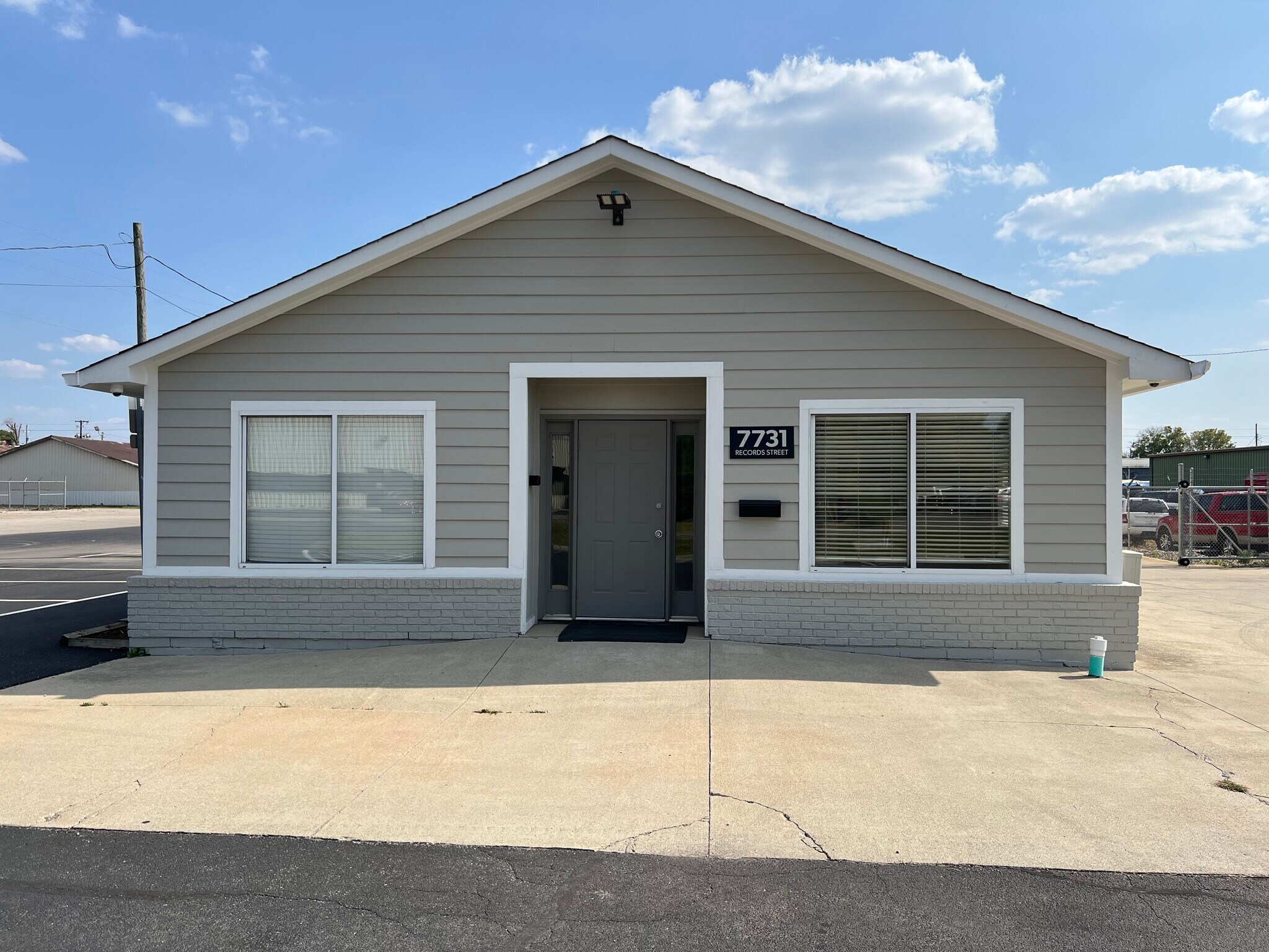 7731 Records St, Indianapolis, IN à louer Photo de l’immeuble– Image 1 sur 4