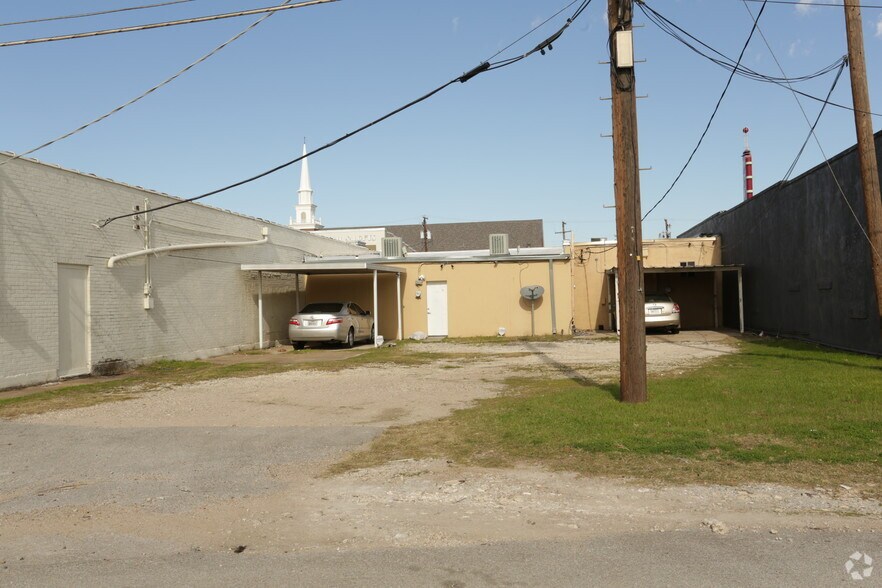 115 E Main St, Grand Prairie, TX à louer - Photo de l’immeuble – Image 2 sur 4