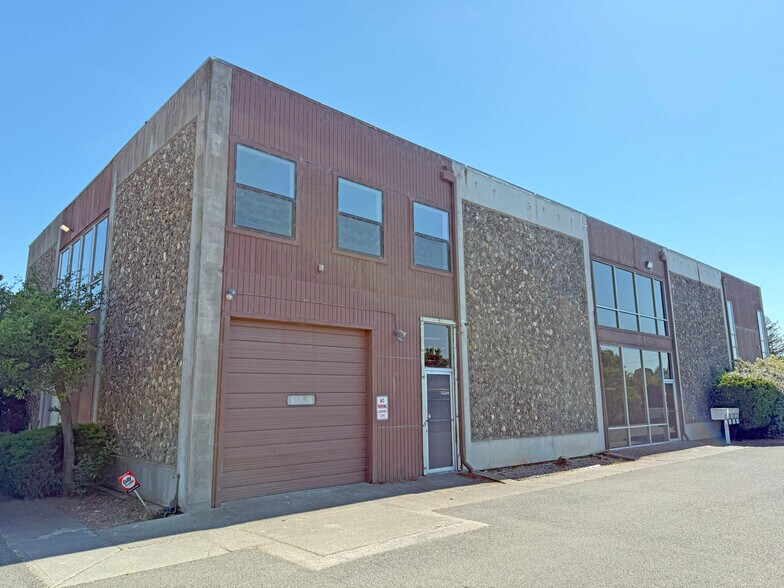 5830 Commerce Blvd, Rohnert Park, CA à vendre - Photo de l’immeuble – Image 3 sur 12