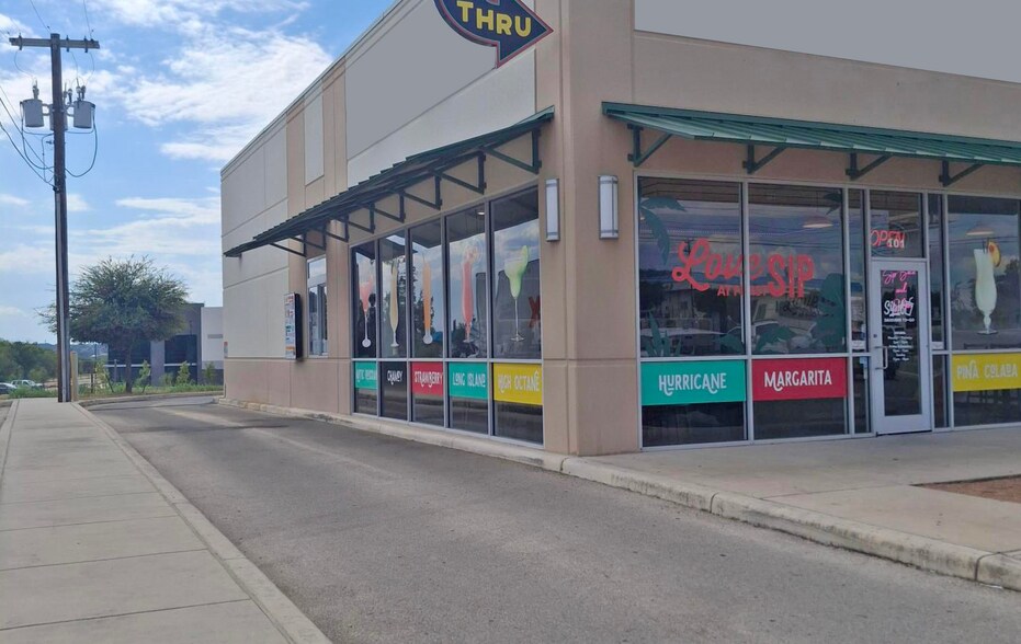 7531 Bandera Rd, San Antonio, TX à louer - Photo de l’immeuble – Image 2 sur 8