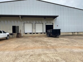 130 N College St, Pontotoc, MS à louer Photo de l’immeuble– Image 1 sur 16
