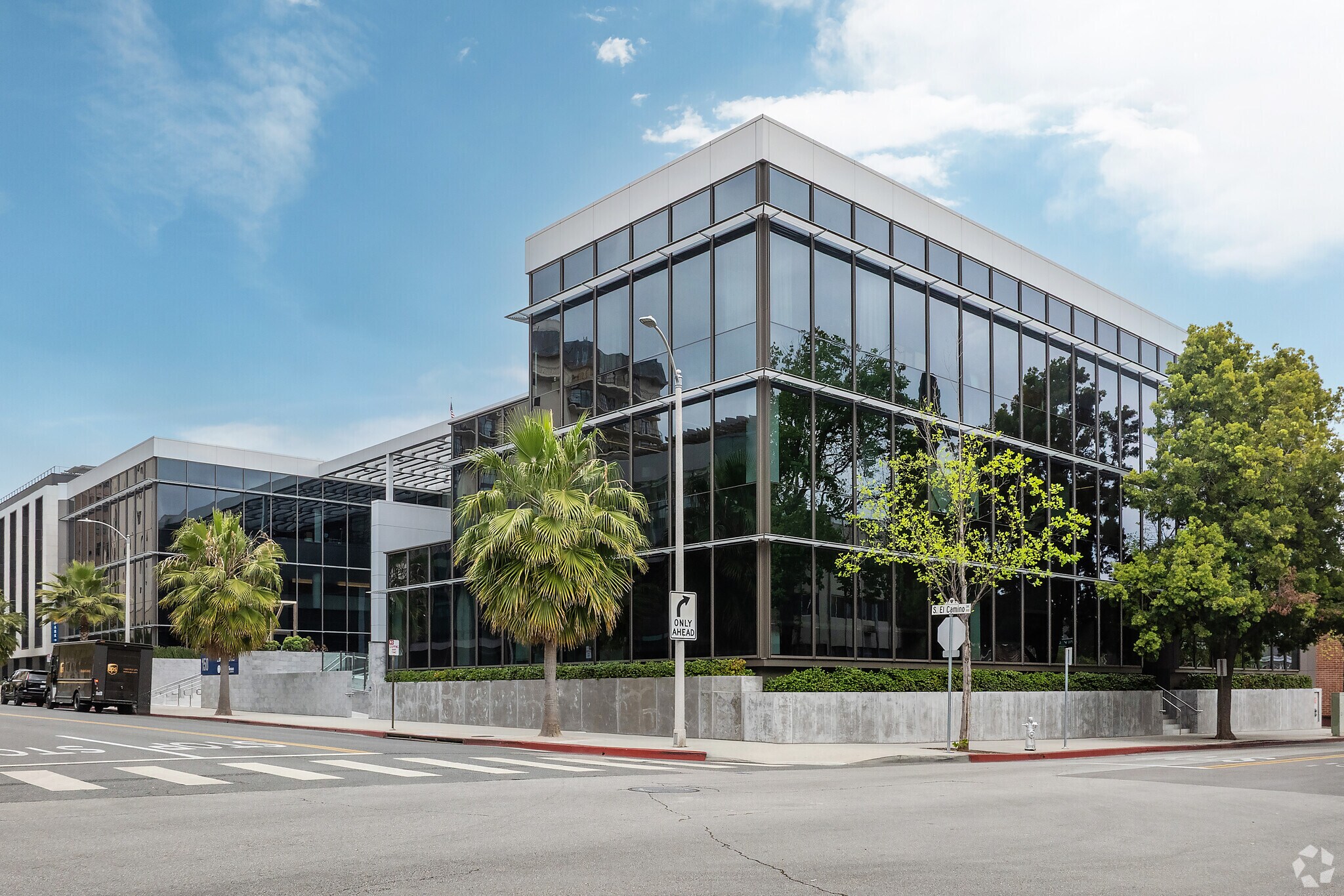 150 S El Camino Dr, Beverly Hills, CA à louer Photo principale– Image 1 sur 7