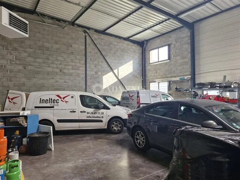 Local d’activités dans Vénissieux à louer Photo de l’immeuble– Image 1 sur 11