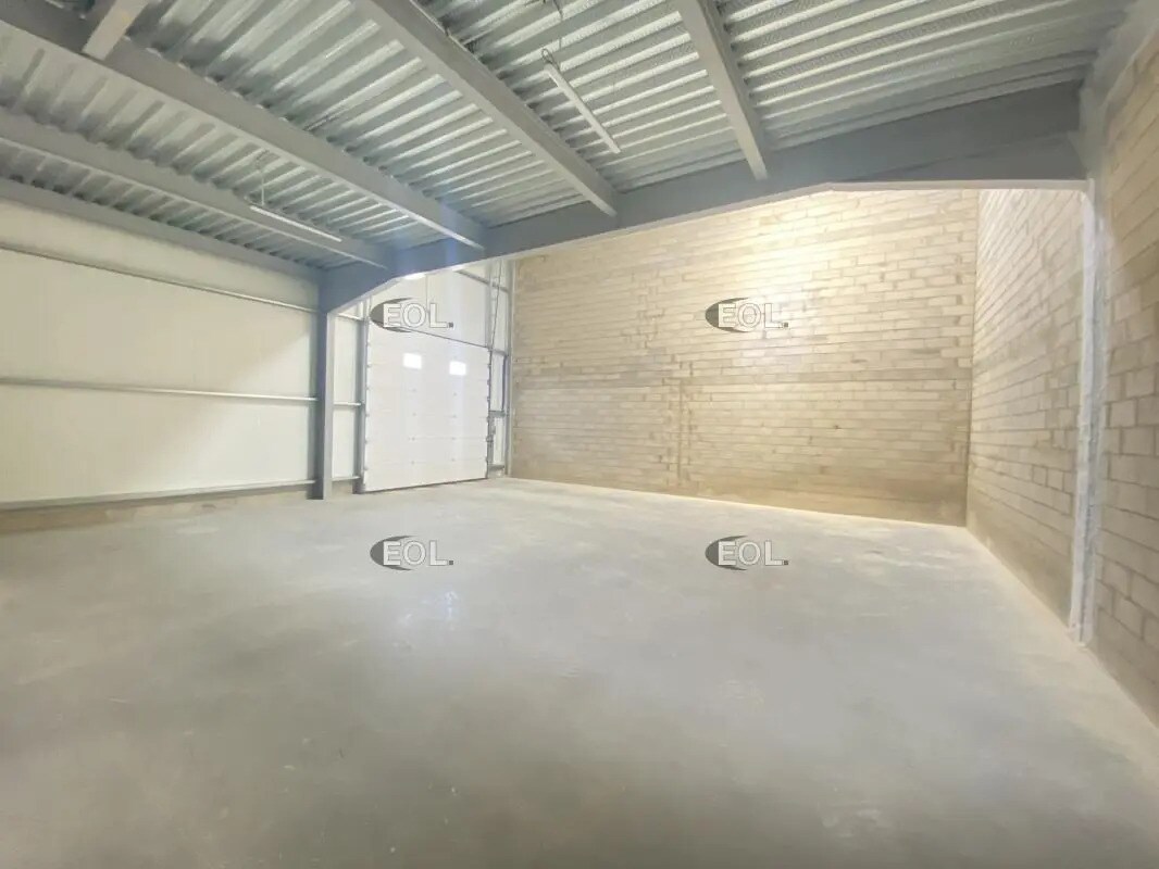 Local d’activités dans Coignières à louer Photo de l’immeuble– Image 1 sur 6