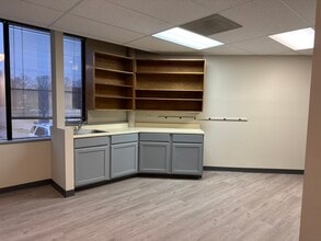 11755 W 112th St, Overland Park, KS à louer Photo intérieure– Image 2 sur 2