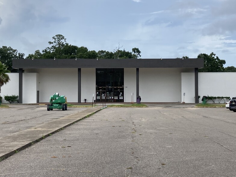 2001 E Pass Rd, Gulfport, MS à louer - Photo de l’immeuble – Image 1 sur 26