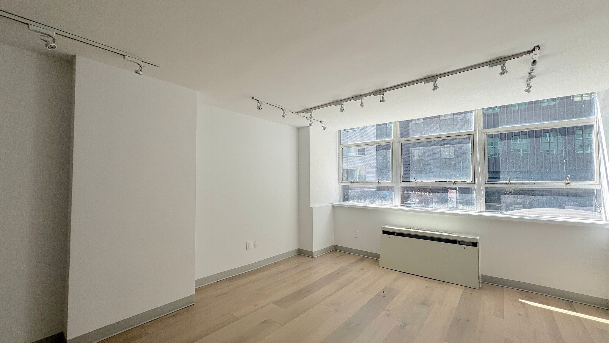 155 E 55th St, New York, NY à louer Photo de l’immeuble– Image 1 sur 10