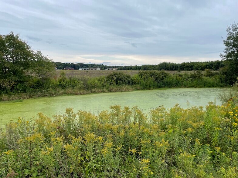 2235 Pleasant Dr, Kronenwetter, WI à vendre - Photo de l’immeuble – Image 2 sur 3