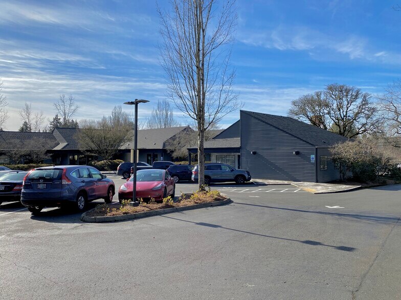 1600 SW Cedar Hills Blvd, Portland, OR à louer - Photo de l’immeuble – Image 3 sur 8