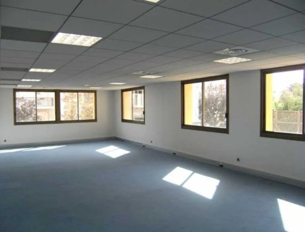 Bureau dans La Garenne-Colombes à louer Photo de l’immeuble– Image 1 sur 7