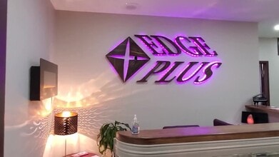 410-420 N Service Rd E, Oakville, ON à louer - Vidéo sur l’annonce professionnelle 