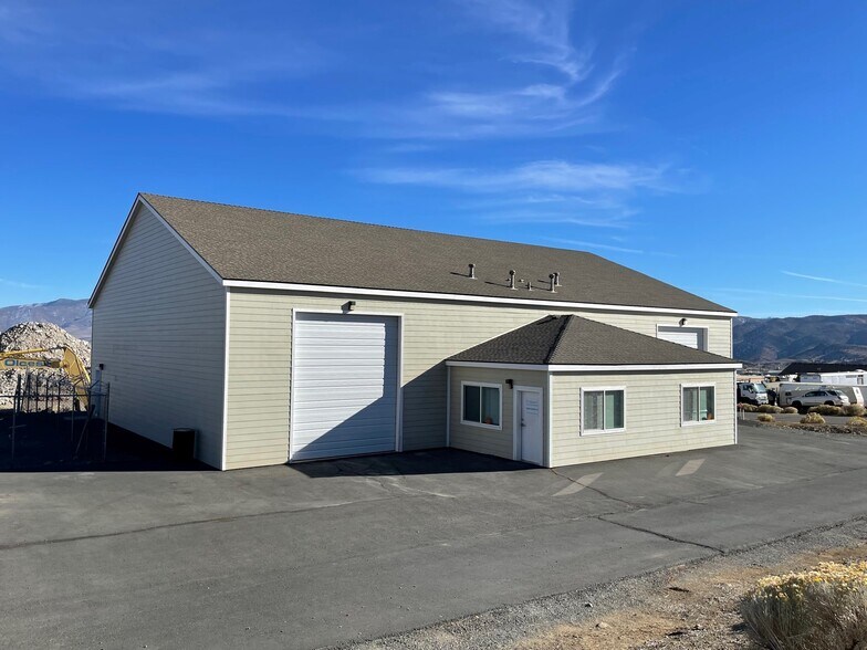 38 Cygnet Dr, Mound House, NV à louer - Photo de l’immeuble – Image 2 sur 6