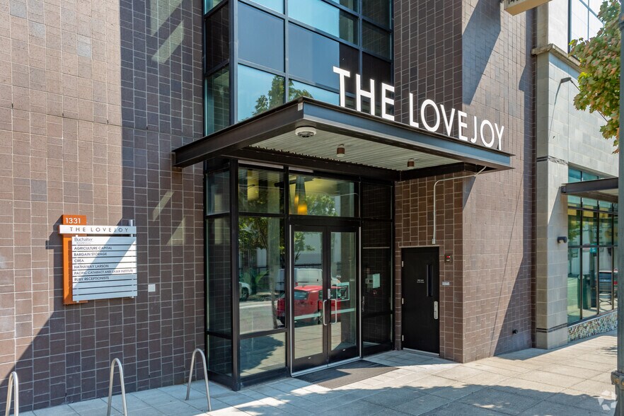 1331 NW Lovejoy St, Portland, OR à vendre - Photo de l’immeuble – Image 3 sur 11
