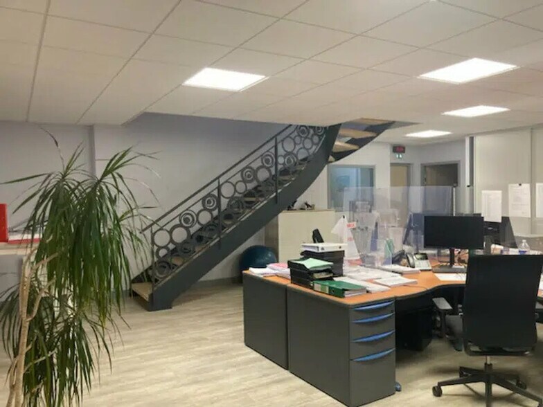 Local d’activités dans Pluguffan à louer - Photo intérieure – Image 2 sur 7
