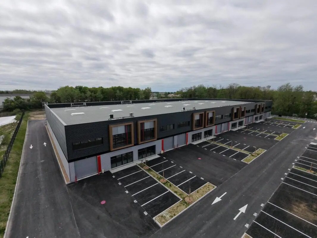 Local d’activités dans Chécy à louer Photo de l’immeuble– Image 1 sur 5