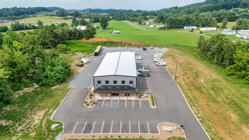 915 Millennium Ct, Blountville, TN à vendre - Photo de l’immeuble – Image 3 sur 88