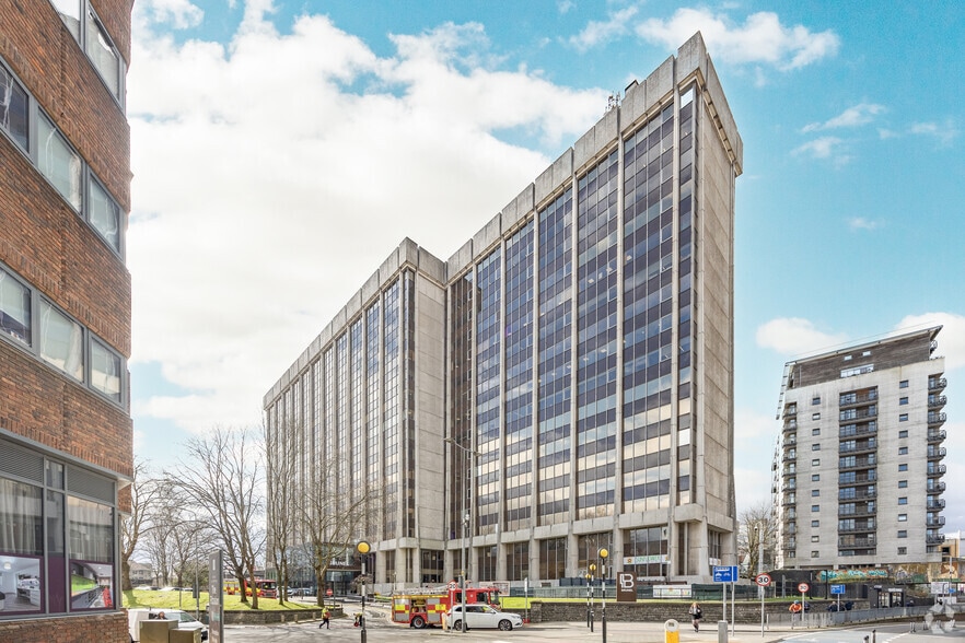 2 Fitzalan Rd, Cardiff à louer - Photo de l’immeuble – Image 1 sur 66