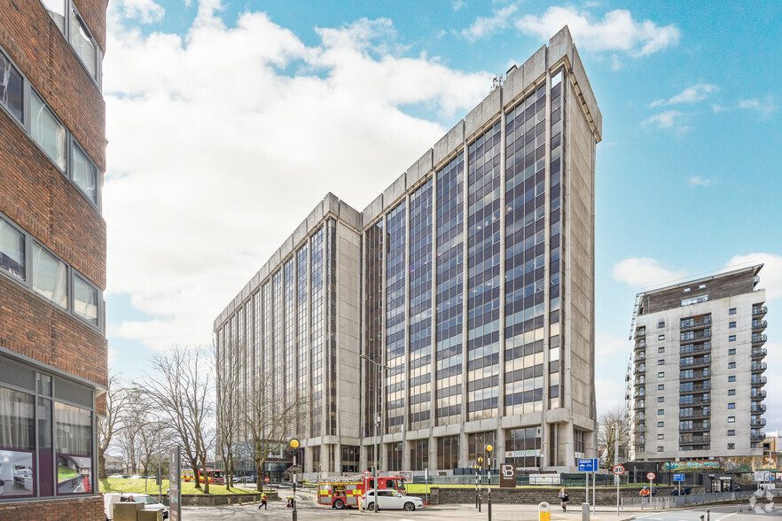 2 Fitzalan Rd, Cardiff à louer - Photo principale – Image 1 sur 64
