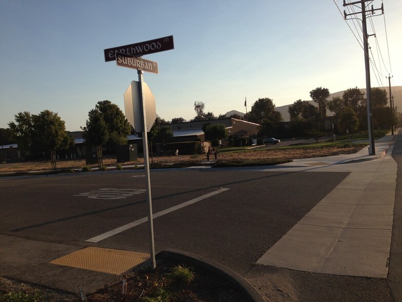 Earthwood Lots portefeuille de 2 biens à vendre sur LoopNet.fr - Photo principale – Image 2 sur 4