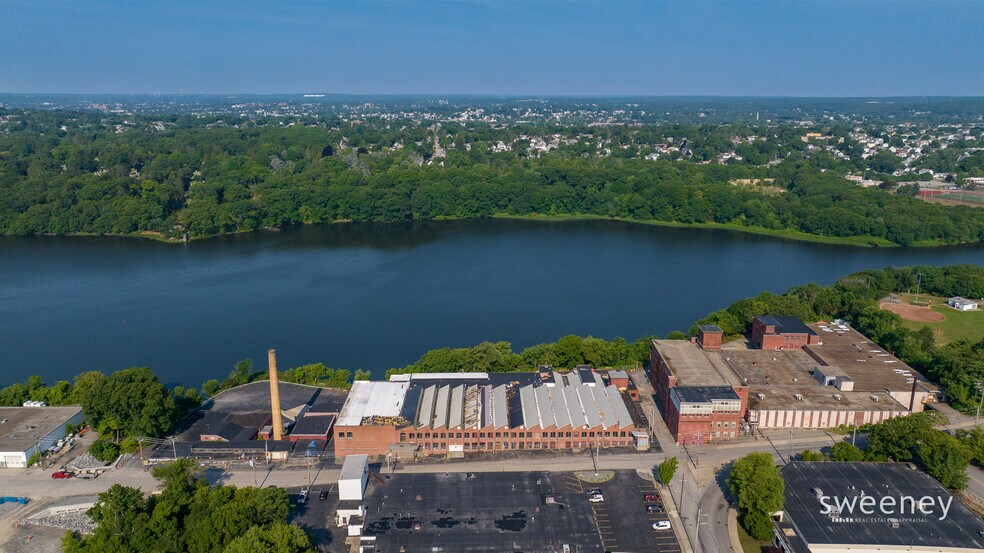 727 School St, Pawtucket, RI à louer - Photo de l’immeuble – Image 3 sur 6