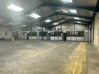 Plus de détails pour Local d'activités à louer