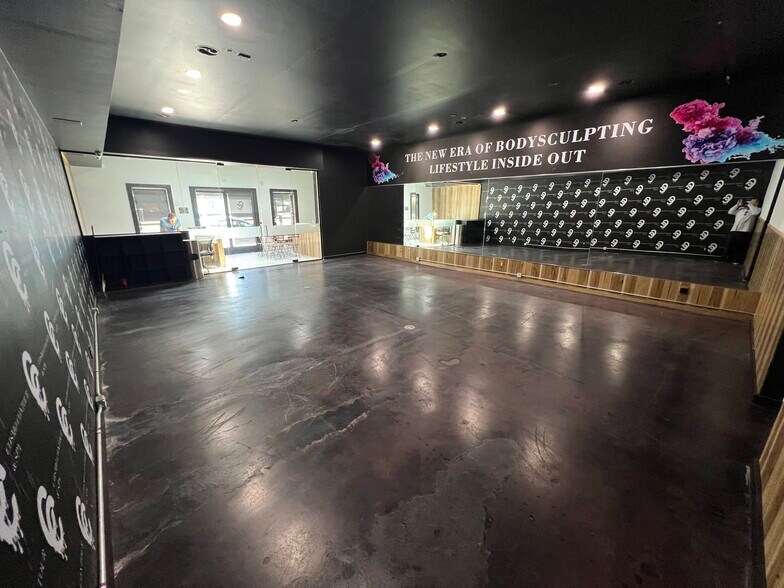 3743 Cahuenga Blvd, Studio City, CA à louer - Photo de l’immeuble – Image 3 sur 20
