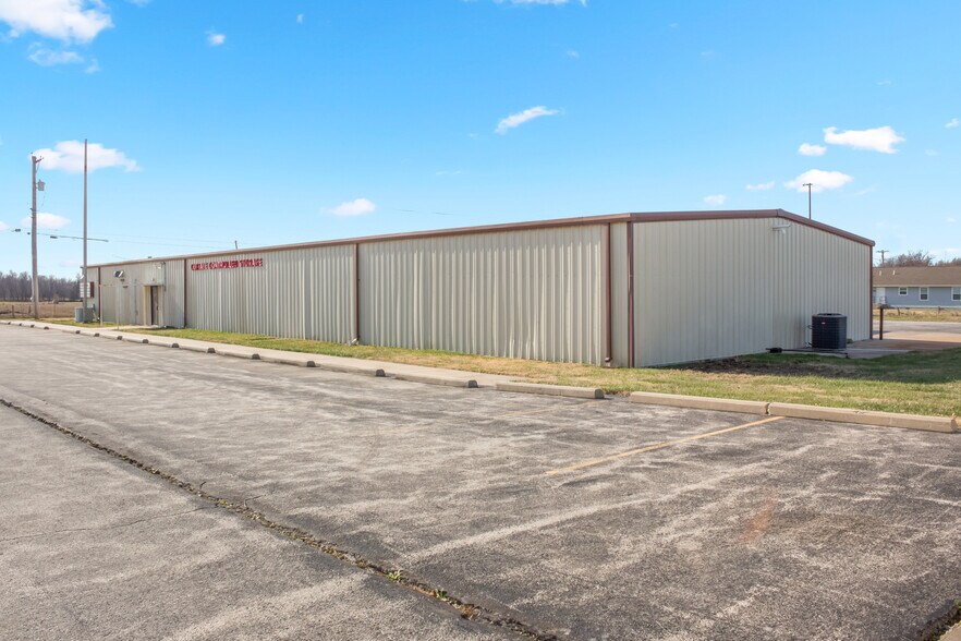 712 Patterson ave, Iola, KS à vendre - Photo de l’immeuble – Image 3 sur 8