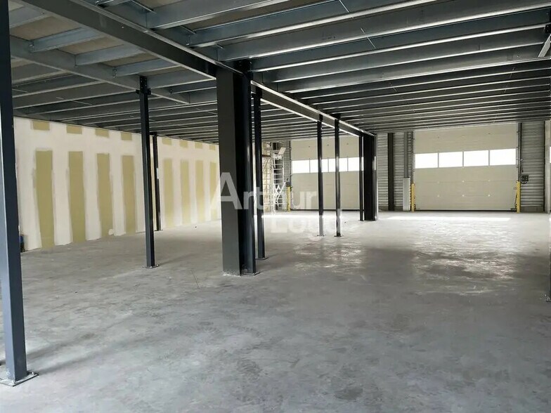 141 Rue Louis Armand, Méry à louer - Photo de l’immeuble – Image 1 sur 5