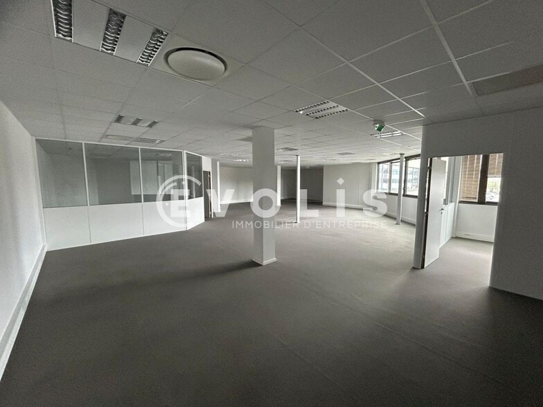 198 Avenue Du Haut Lévèque, Pessac à louer - Photo de l’immeuble – Image 3 sur 6
