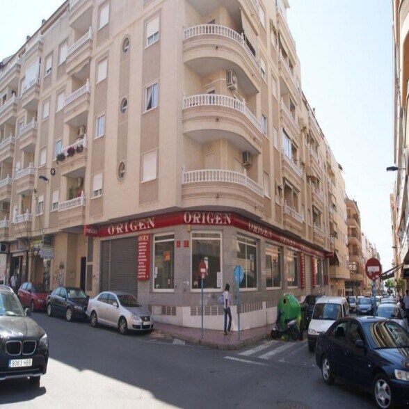 Local commercial dans Torrevieja à vendre - Photo de l’immeuble – Image 2 sur 8