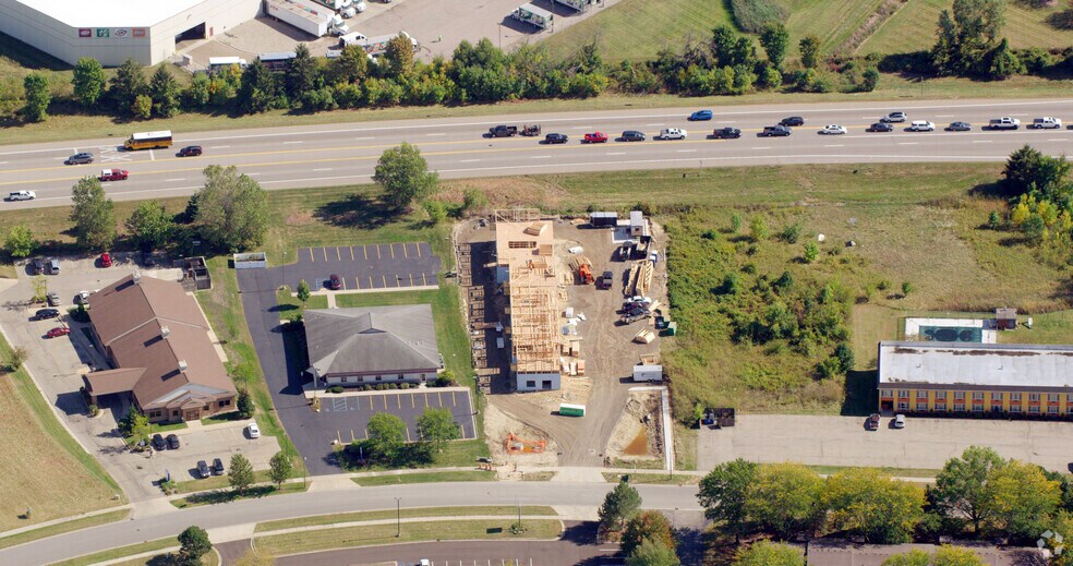 667 Hastings Ave, Holland, MI à louer - Photo principale – Image 1 sur 2
