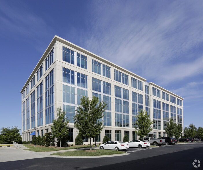 11605 N Community House Rd, Charlotte, NC à louer - Photo principale – Image 1 sur 4