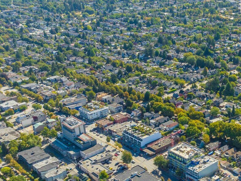2532 Fraser St, Vancouver, BC à vendre - Photo de l’immeuble – Image 2 sur 2