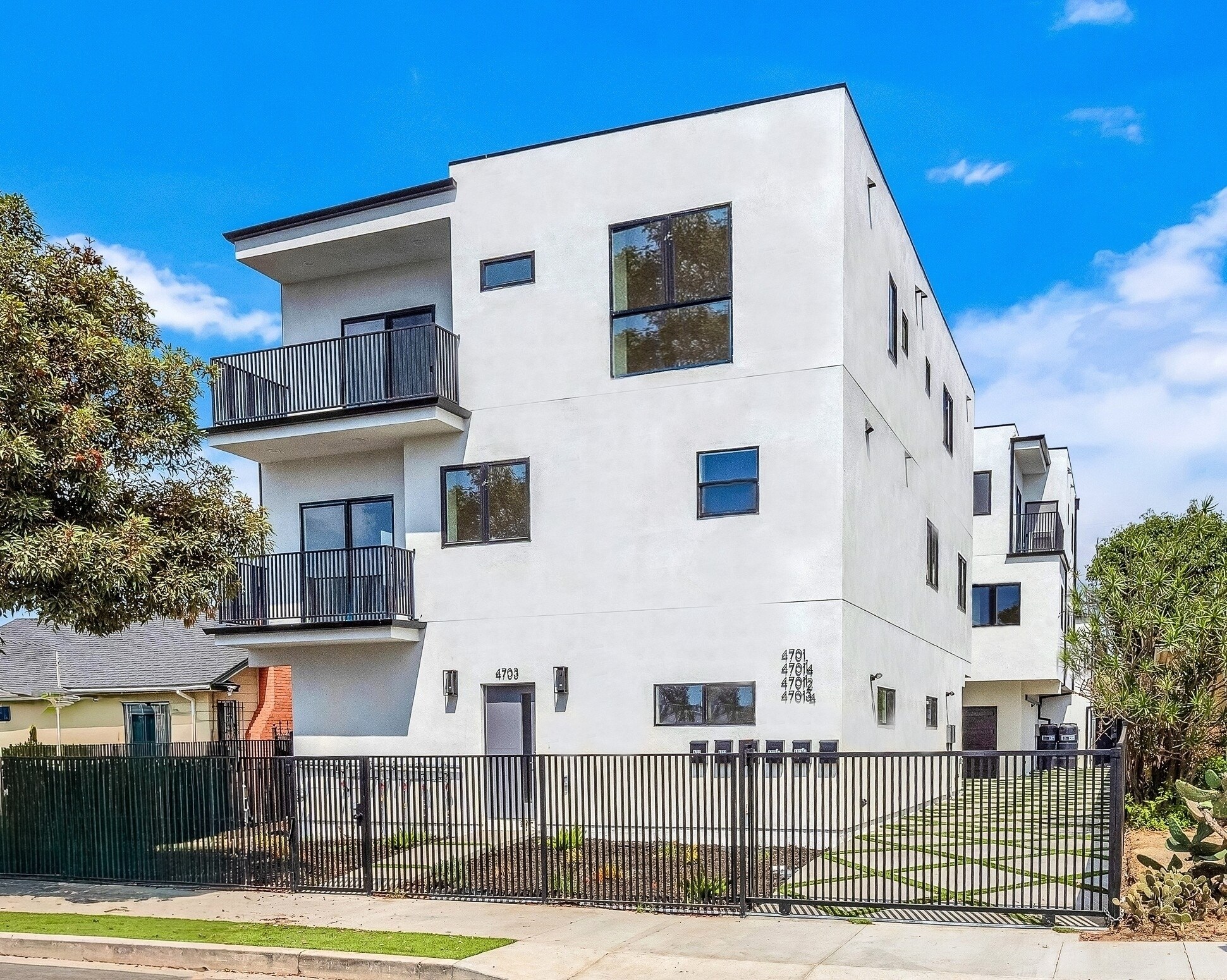 4701 Saturn St, Los Angeles, CA à vendre Photo de l’immeuble– Image 1 sur 39