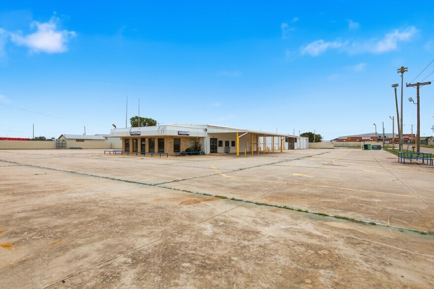 1300 N Broadway Ave, Ada, OK à vendre - Photo de l’immeuble – Image 2 sur 29