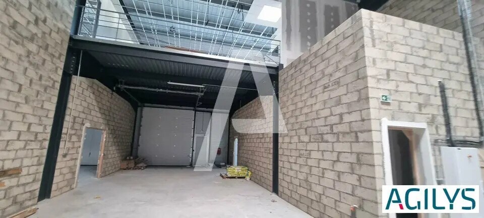 Local d'activités dans Moissy-Cramayel à vendre - Photo de l’immeuble – Image 3 sur 11