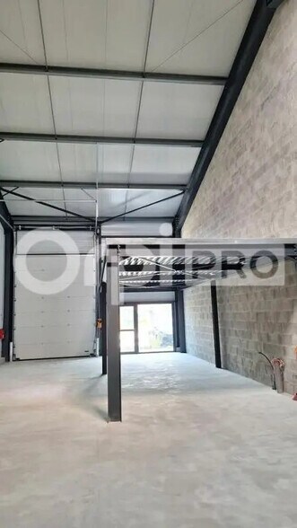 Local d'activités dans Saint-Molf à vendre - Photo de l’immeuble – Image 2 sur 4