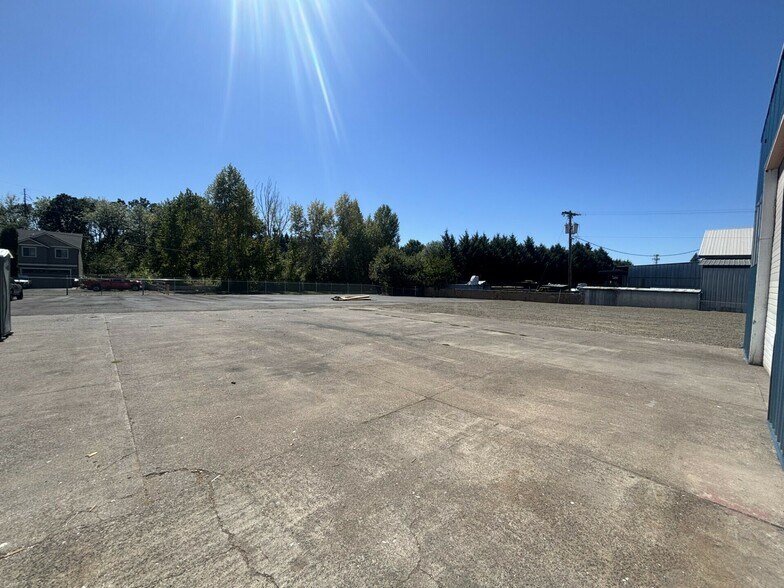 10645 NW 318th Pl, North Plains, OR à louer - Photo de l’immeuble – Image 3 sur 4