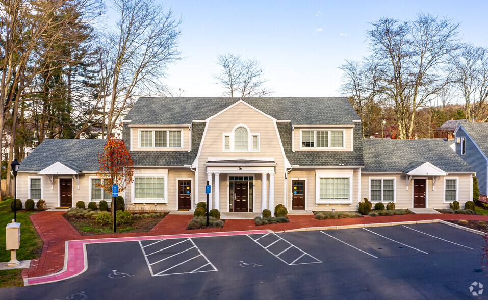16 Brick Walk Ln, Farmington, CT à vendre - Photo de l’immeuble – Image 3 sur 4