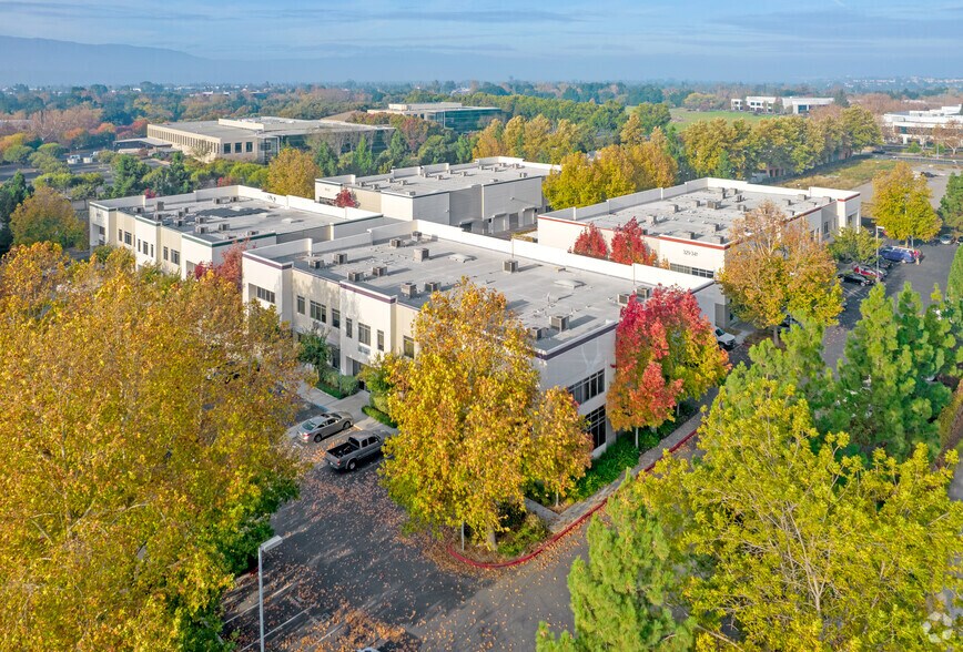 355 Piercy Rd, San Jose, CA à vendre - Photo de l’immeuble – Image 3 sur 25