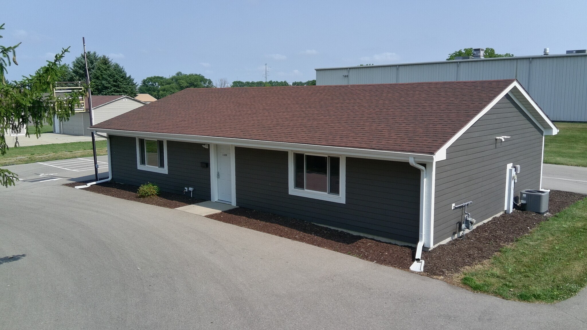 1609 Plainfield Ave, Janesville, WI à louer Photo de l’immeuble– Image 1 sur 19