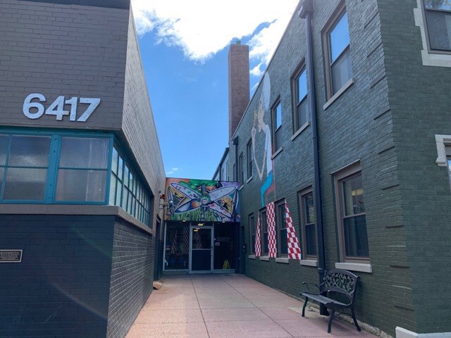 6417 N Ravenswood Ave, Chicago, IL à vendre - Photo de l’immeuble – Image 2 sur 36