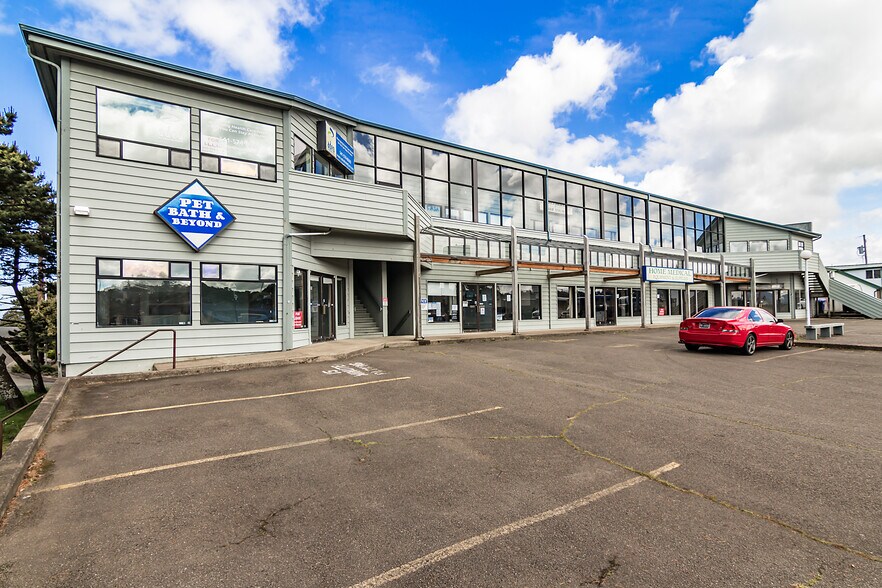 644 SW Coast Hwy, Newport, OR à vendre - Photo principale – Image 1 sur 10
