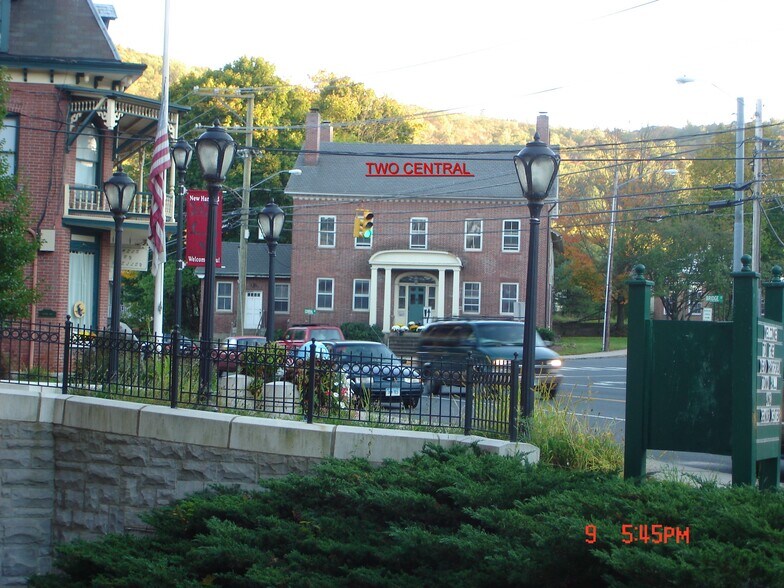 2 Central Ave, New Hartford, CT à louer - Photo de l’immeuble – Image 3 sur 3