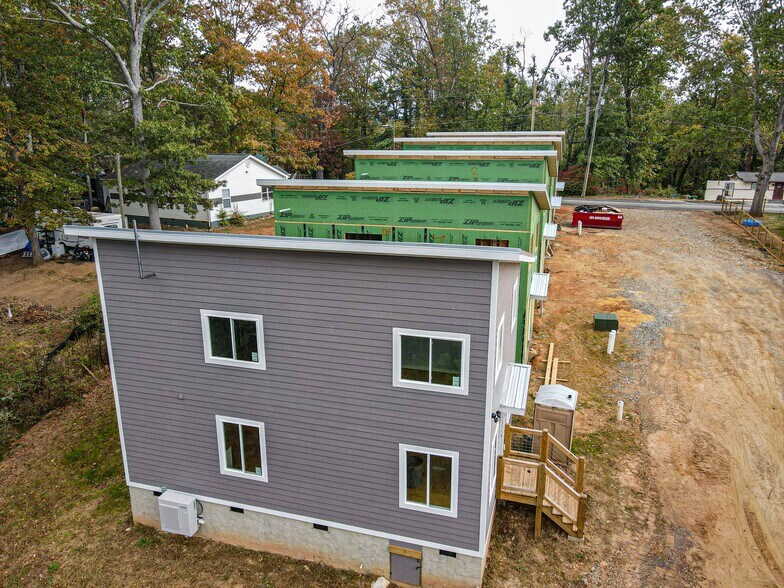 108 Lager Ln, Asheville, NC à vendre - Photo de l’immeuble – Image 3 sur 26