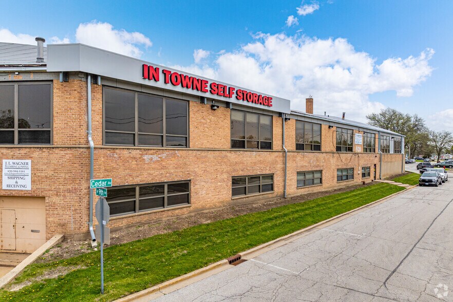 920 Cedar Ave, St Charles, IL à louer - Photo de l’immeuble – Image 2 sur 5