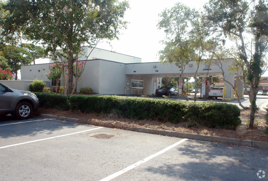 7815 N Kings Hwy, Myrtle Beach, SC à louer - Photo de l’immeuble – Image 2 sur 5