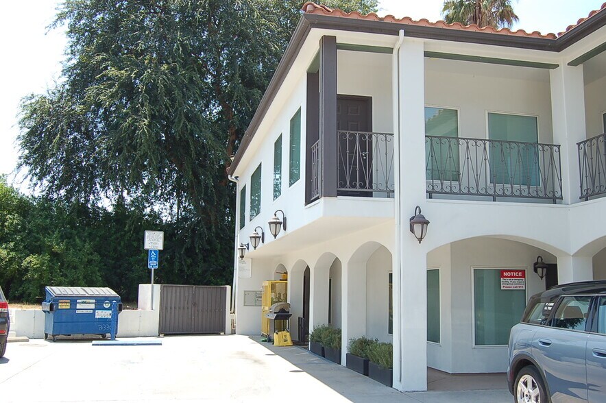 23300 Ventura Blvd, Woodland Hills, CA à louer - Photo de l’immeuble – Image 3 sur 26