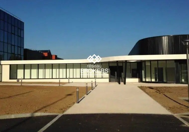 Industriel/Logistique dans Élancourt à louer - Photo de l’immeuble – Image 2 sur 5